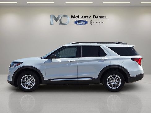 Used 2025 Ford Explorer Active AWD/4WD image 3