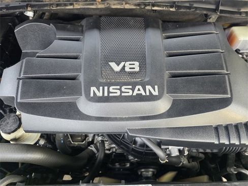 Used 2018 Nissan Titan SV w/ SV Convenience Package image 20