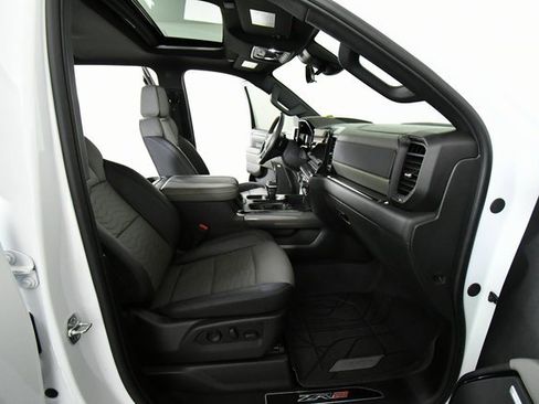 Used 2025 Chevrolet Silverado 1500 ZR2 w/ Technology Package image 24