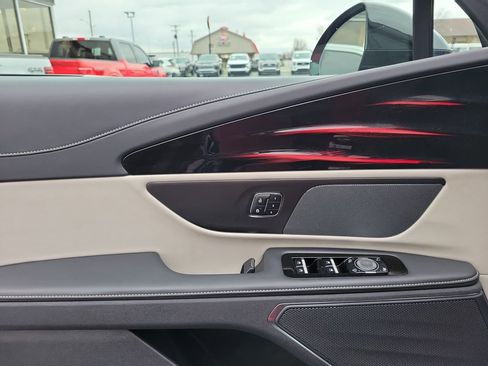 Certified 2024 Lincoln Nautilus Reserve image 18