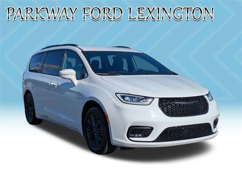 Used 2021 Chrysler Pacifica Touring w/ S Appearance Package image 3