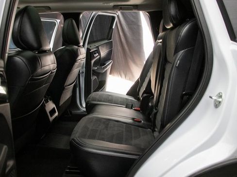 Used 2024 Mitsubishi Outlander SE image 24