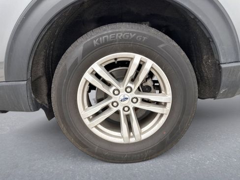 Used 2023 Ford Explorer XLT AWD/4WD image 13