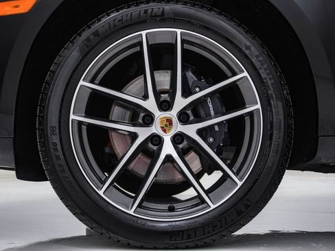 Certified 2026 Porsche Macan AWD/4WD image 13