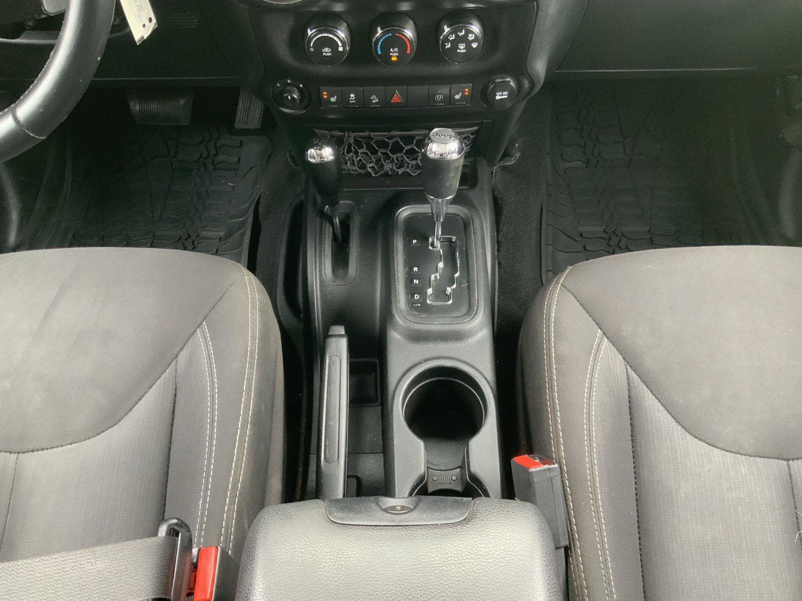 Used 2017 Jeep Wrangler Unlimited Rubicon w/ Cold Weather Group AWD/4WD image 37