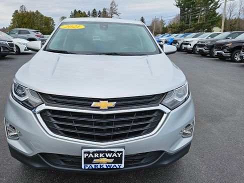 Used 2021 Chevrolet Equinox LT image 2
