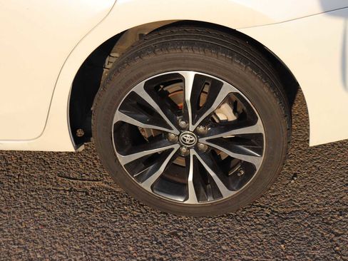 Used 2017 Toyota Corolla SE w/ SE Premium Package image 10