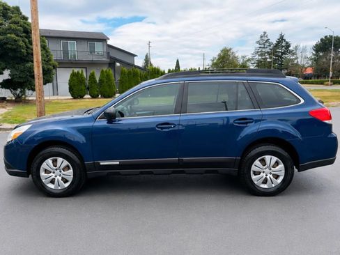 Used 2011 Subaru Outback 2.5i AWD/4WD image 2