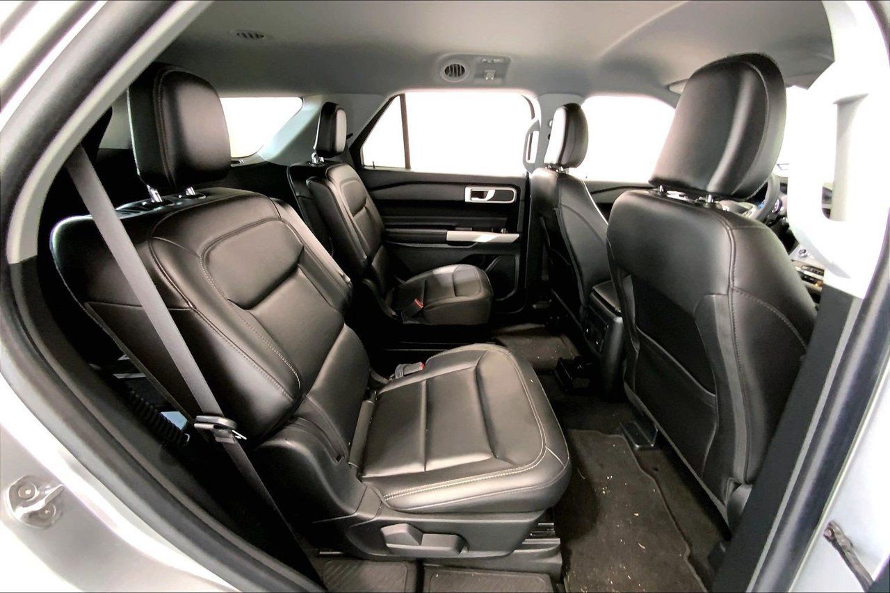 Used 2024 Ford Explorer XLT w/ Equipment Group 202A RWD image 25