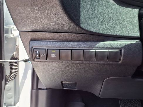 Used 2025 Toyota Corolla LE FWD image 27