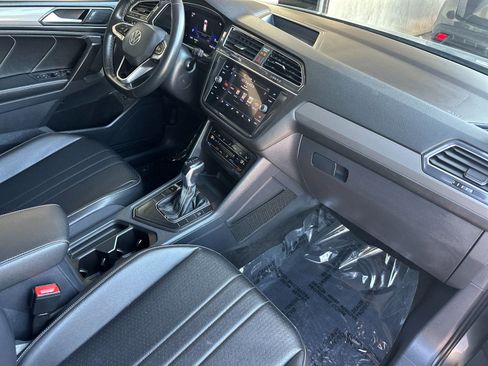 Used 2022 Volkswagen Tiguan SE image 18