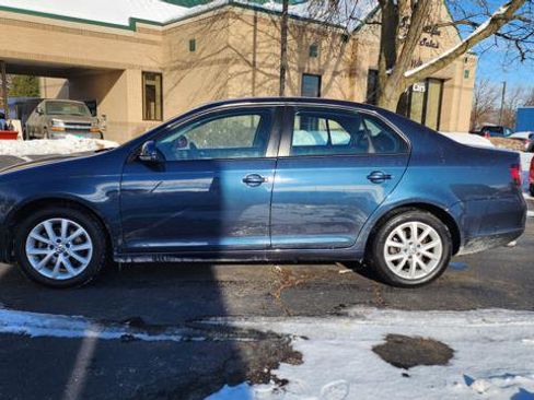 Used 2010 Volkswagen Jetta Limited Edition image 4