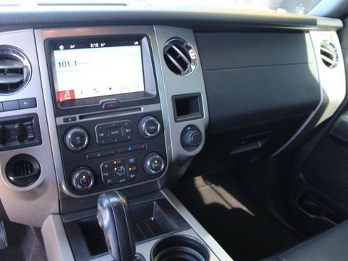 Used 2016 Ford Expedition XLT w/ Equipment Group 202A RWD image 5