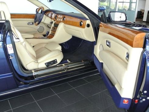 Used 2009 Bentley Azure RWD image 20