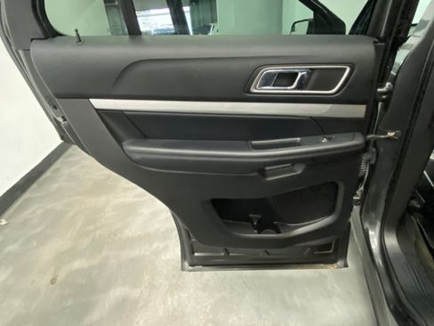 Used 2017 Ford Explorer XLT w/ Equipment Group 202A AWD/4WD image 42