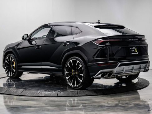 Used 2022 Lamborghini Urus AWD/4WD image 10