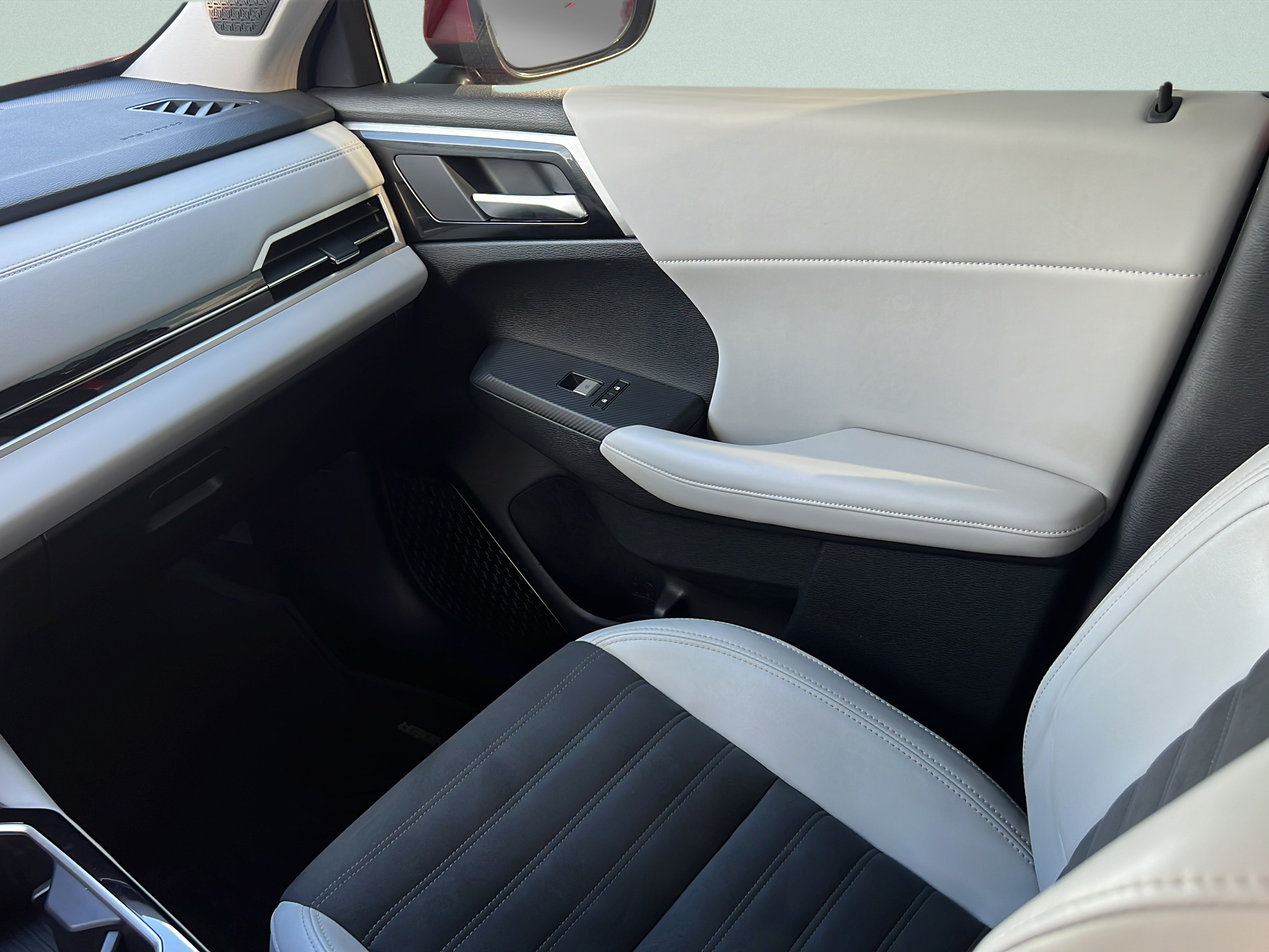 Used 2025 Mitsubishi Outlander SE AWD/4WD image 13