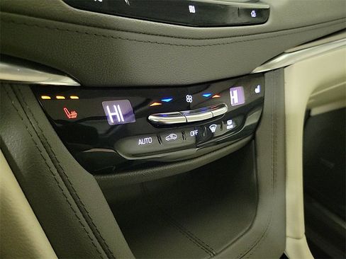 Used 2021 Cadillac XT5 Premium Luxury image 19