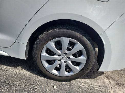 Used 2023 Toyota Corolla LE image 5