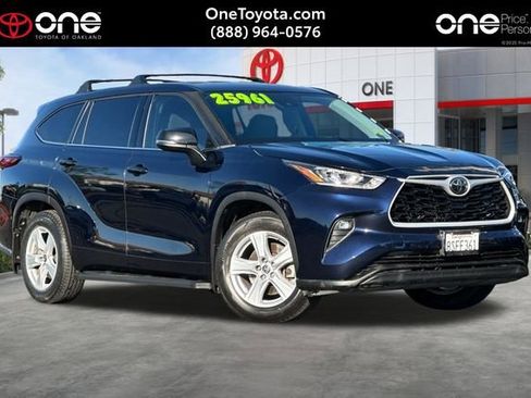 Used 2020 Toyota Highlander LE image 1