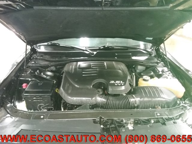 Used 2013 Dodge Challenger SXT RWD image 9
