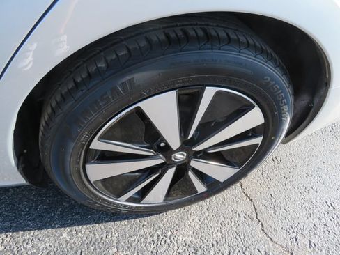 Used 2020 Nissan Altima 2.5 SL FWD image 9