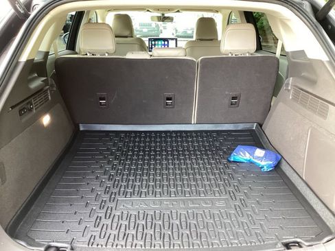 Used 2022 Lincoln Nautilus Reserve w/ Equipment Group 201A image 10