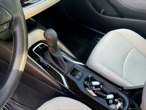 Used 2022 Toyota Corolla LE FWD image 16