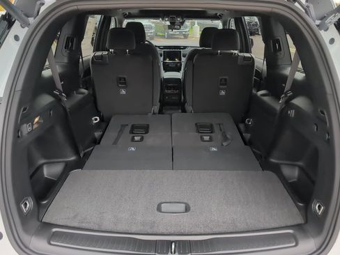 New 2025 Jeep Grand Cherokee L Laredo image 14