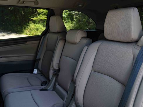 Used 2024 Honda Odyssey EX image 18