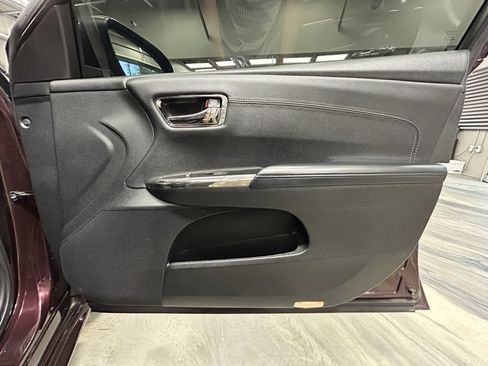 Used 2018 Toyota Avalon XLE image 37