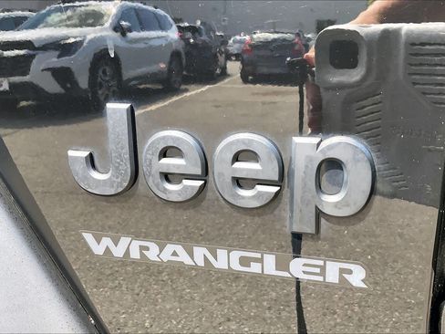 Used 2022 Jeep Wrangler Sport AWD/4WD image 31