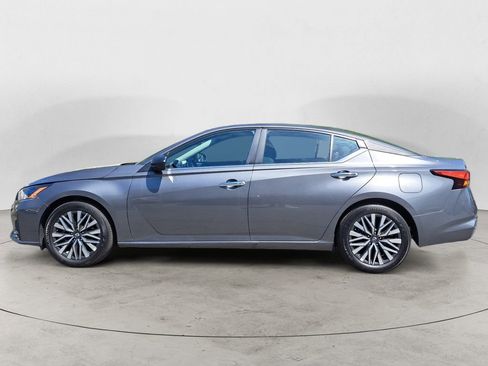 Used 2025 Nissan Altima 2.5 SV image 6