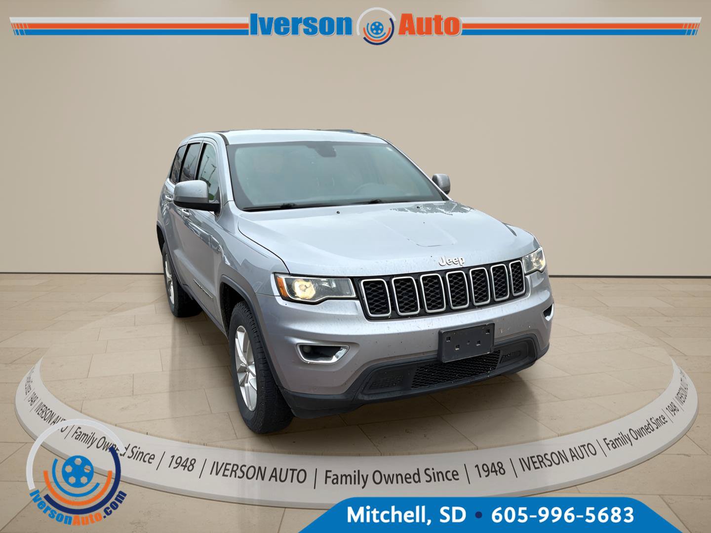 Used 2018 Jeep Grand Cherokee Laredo AWD/4WD image 3