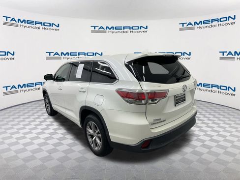 Used 2015 Toyota Highlander Plus FWD image 3