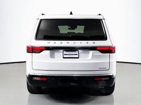 Used 2024 Jeep Wagoneer Series III AWD/4WD image 4