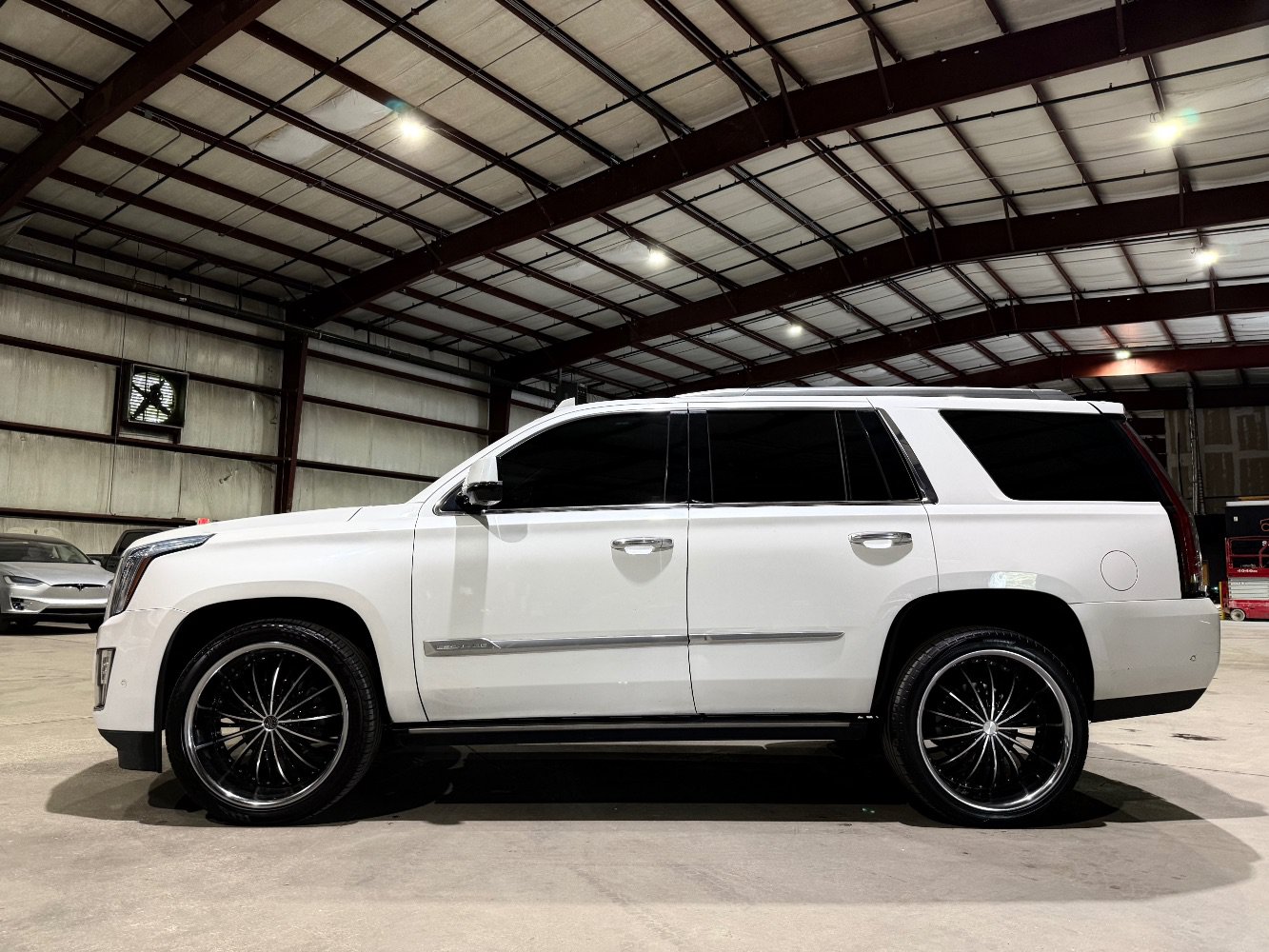 Used 2017 Cadillac Escalade Premium Luxury RWD image 8