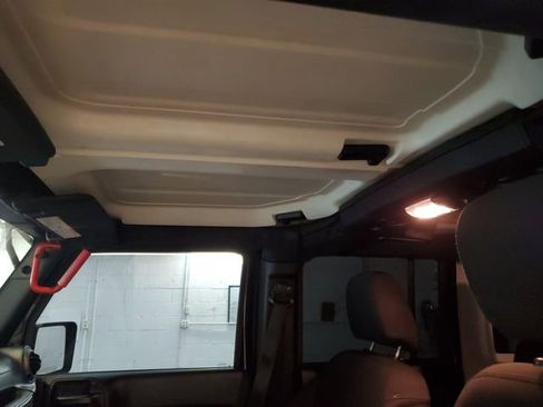 Used 2018 Jeep Wrangler Unlimited Sport S image 22