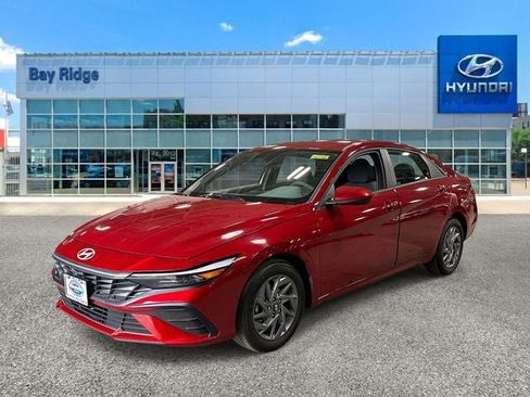 Used 2024 Hyundai Elantra SEL image 7