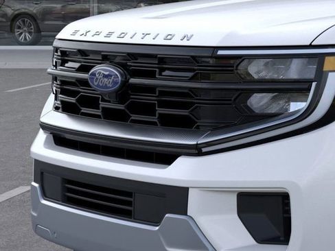 New 2025 Ford Expedition Platinum w/ Platinum Ultimate Package AWD/4WD image 17