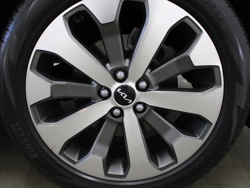 Used 2022 Kia Carnival LX image 8