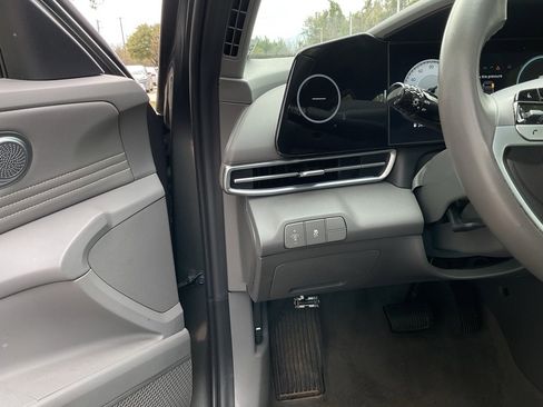 Used 2025 Hyundai Elantra SEL image 26