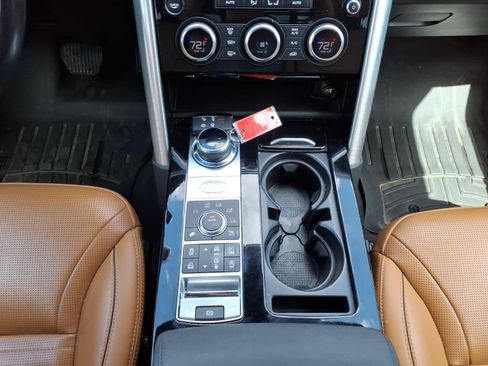 Used 2017 Land Rover Discovery HSE AWD/4WD image 17