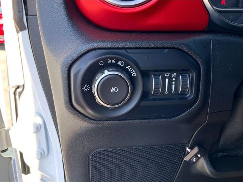 Used 2021 Jeep Wrangler Unlimited Rubicon AWD/4WD image 30