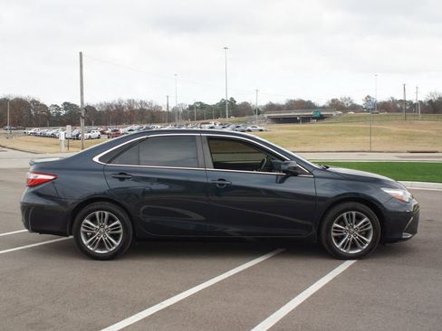 Used 2016 Toyota Camry SE image 19