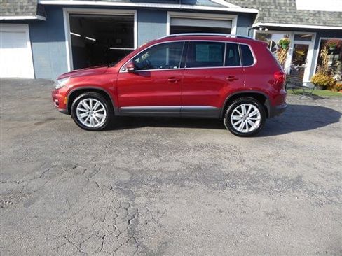 Used 2016 Volkswagen Tiguan SE image 2