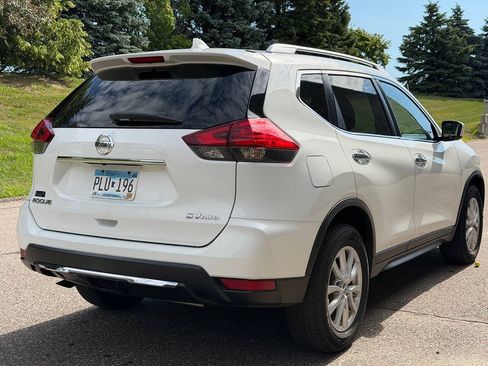 Used 2017 Nissan Rogue SV AWD/4WD image 3