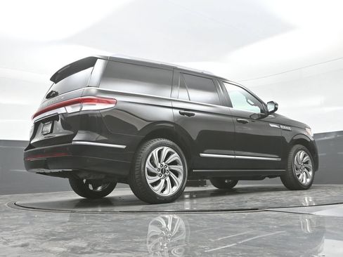 Used 2022 Lincoln Navigator Reserve AWD/4WD image 27