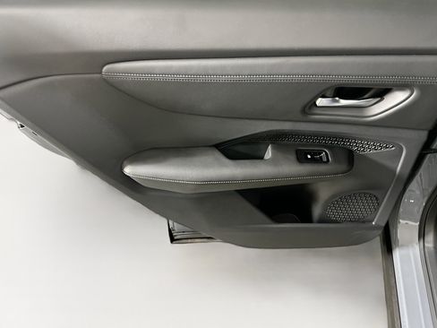 Used 2023 Nissan Ariya FWD image 27