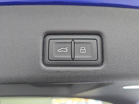 New 2025 Audi SQ5 Prestige image 13